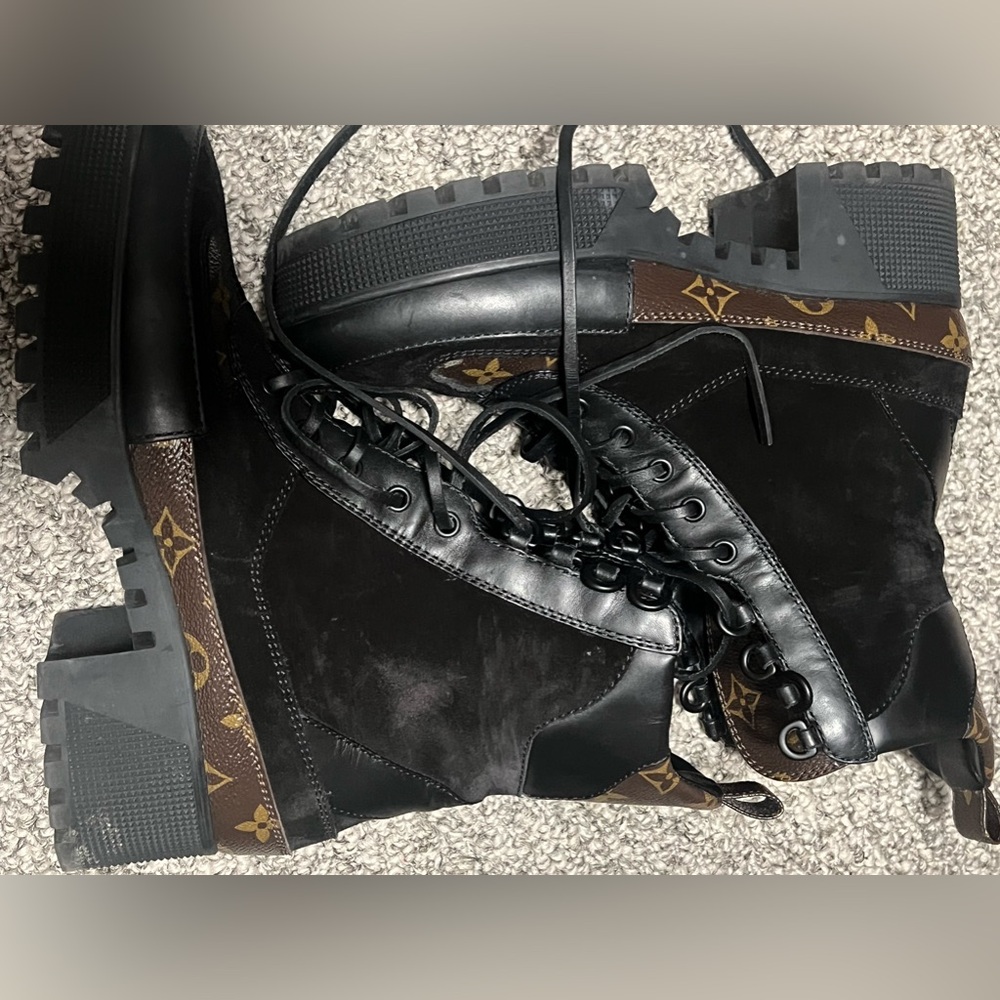 100% authentic Louis Vuitton desert boots. Size 39.5